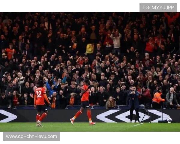 卢顿拼抢积极不退缩